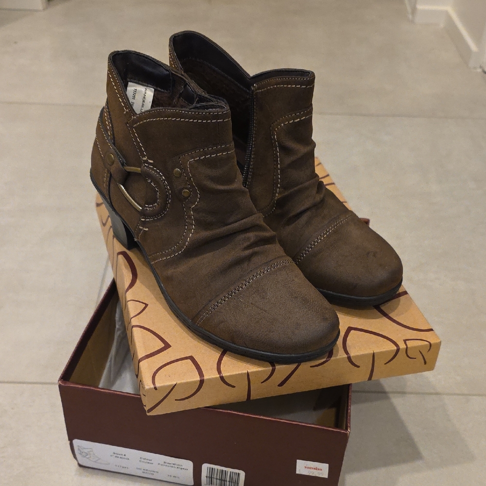 Wanderlust Brown Ankle Boot size 8.5